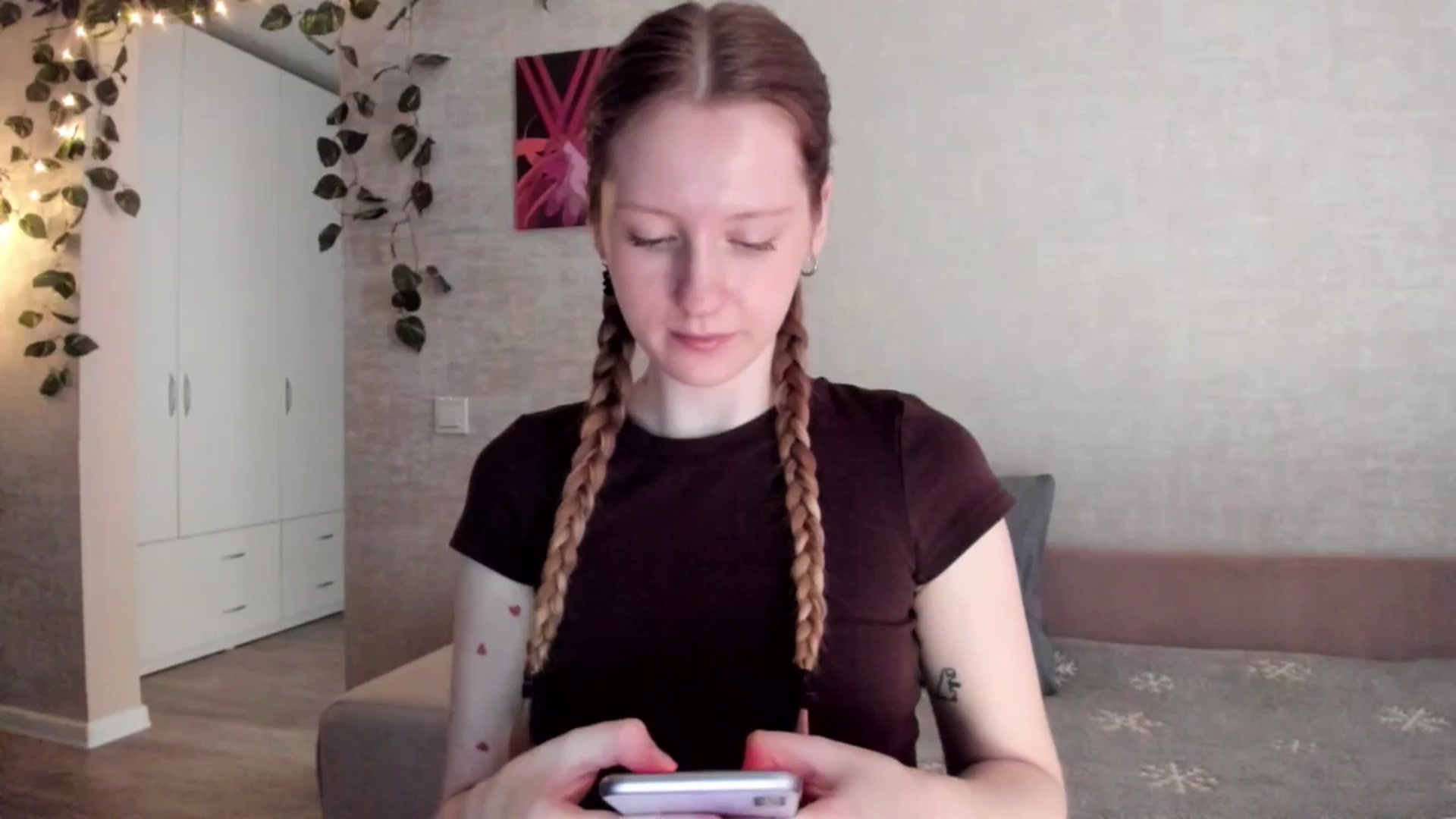 Gallery image thumbnail from girlyAlicey's myfreecams stream on, 03/23/2025, 03:50 image 16 of 20