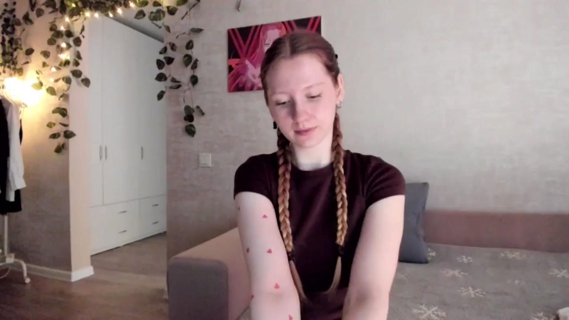 Gallery image thumbnail from girlyAlicey's myfreecams stream on, 03/23/2025, 03:50 image 17 of 20