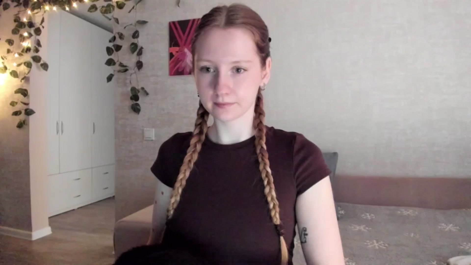 Gallery image thumbnail from girlyAlicey's myfreecams stream on, 03/23/2025, 03:50 image 20 of 20
