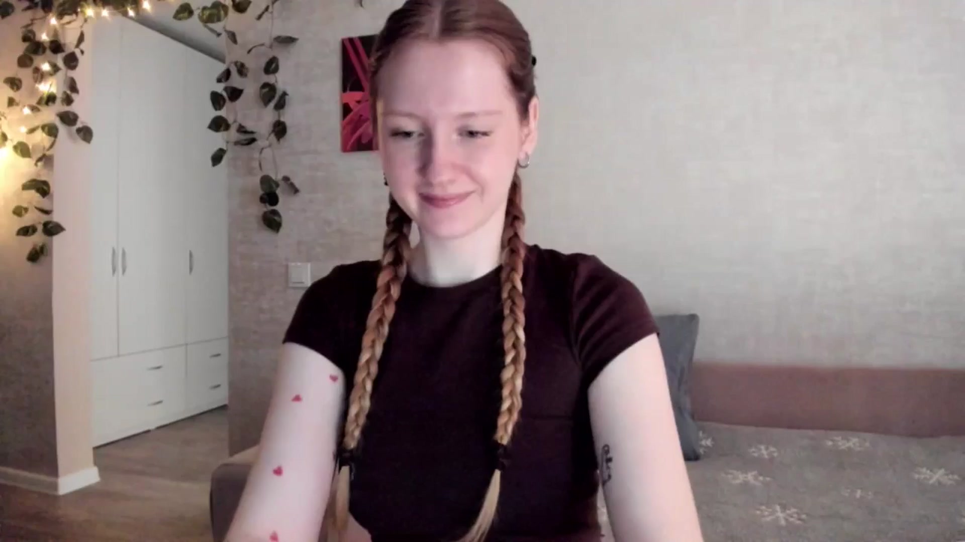 Gallery image thumbnail from girlyAlicey's myfreecams stream on, 03/23/2025, 03:50 image 15 of 20