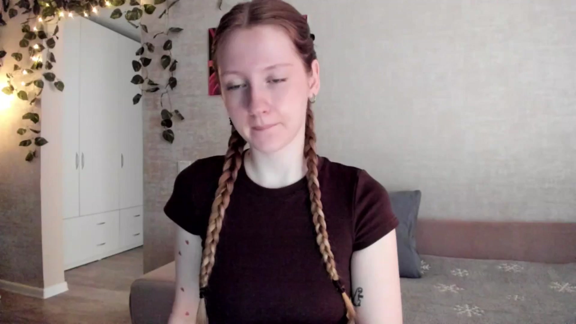 Gallery image thumbnail from girlyAlicey's myfreecams stream on, 03/23/2025, 03:50 image 6 of 20