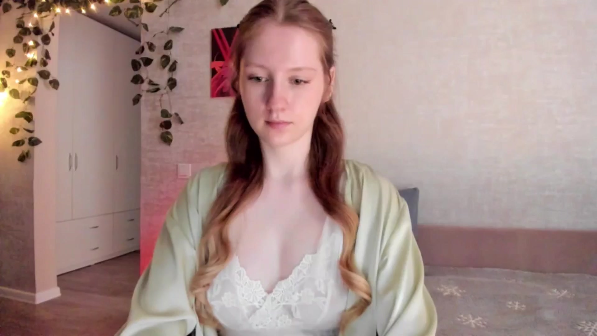 Gallery image thumbnail from girlyAlicey's myfreecams stream on, 03/24/2025, 04:50 image 16 of 20