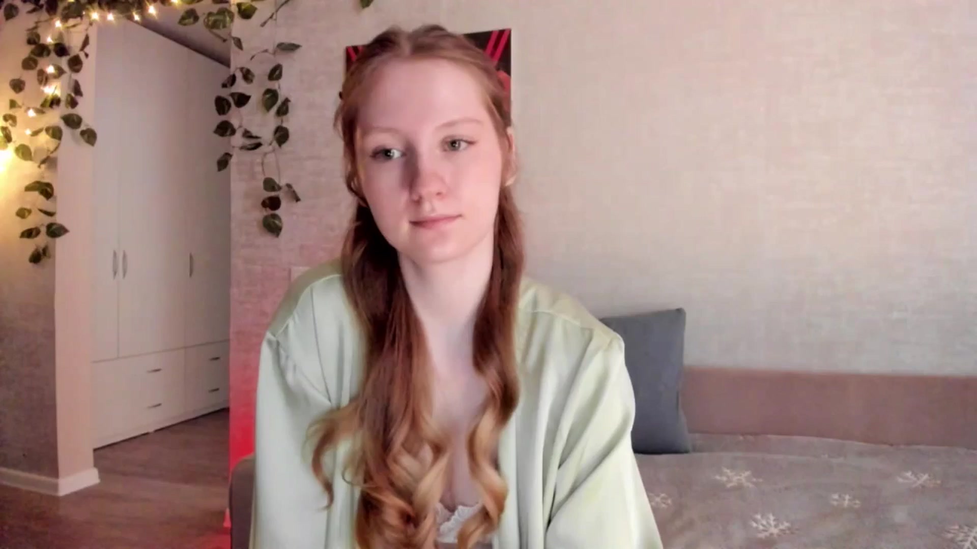 Gallery image thumbnail from girlyAlicey's myfreecams stream on, 03/24/2025, 04:50 image 17 of 20