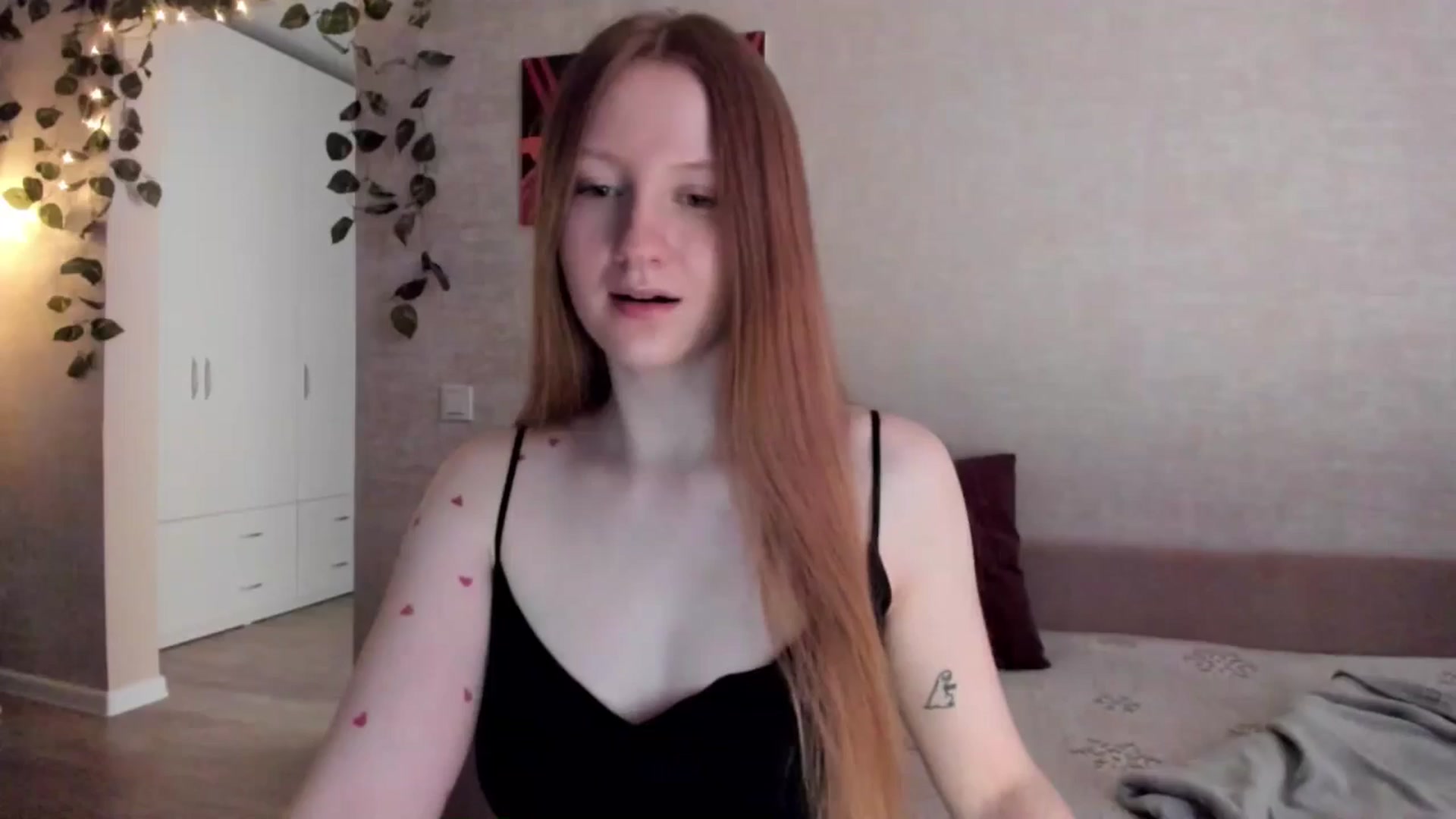 Gallery image thumbnail from girlyAlicey's myfreecams stream on, 03/30/2025, 04:37 image 5 of 20