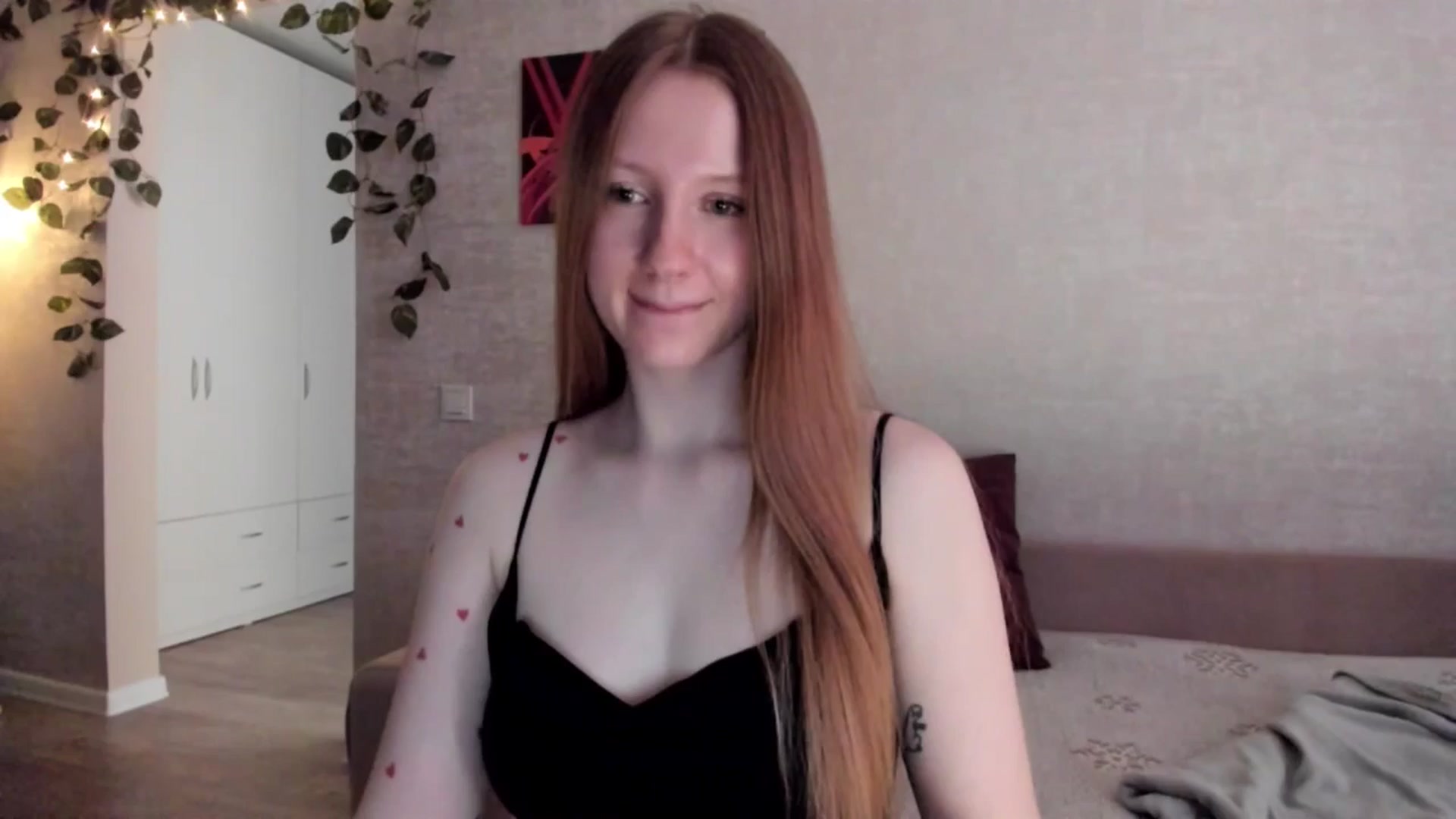 Gallery image thumbnail from girlyAlicey's myfreecams stream on, 03/30/2025, 04:37 image 4 of 20