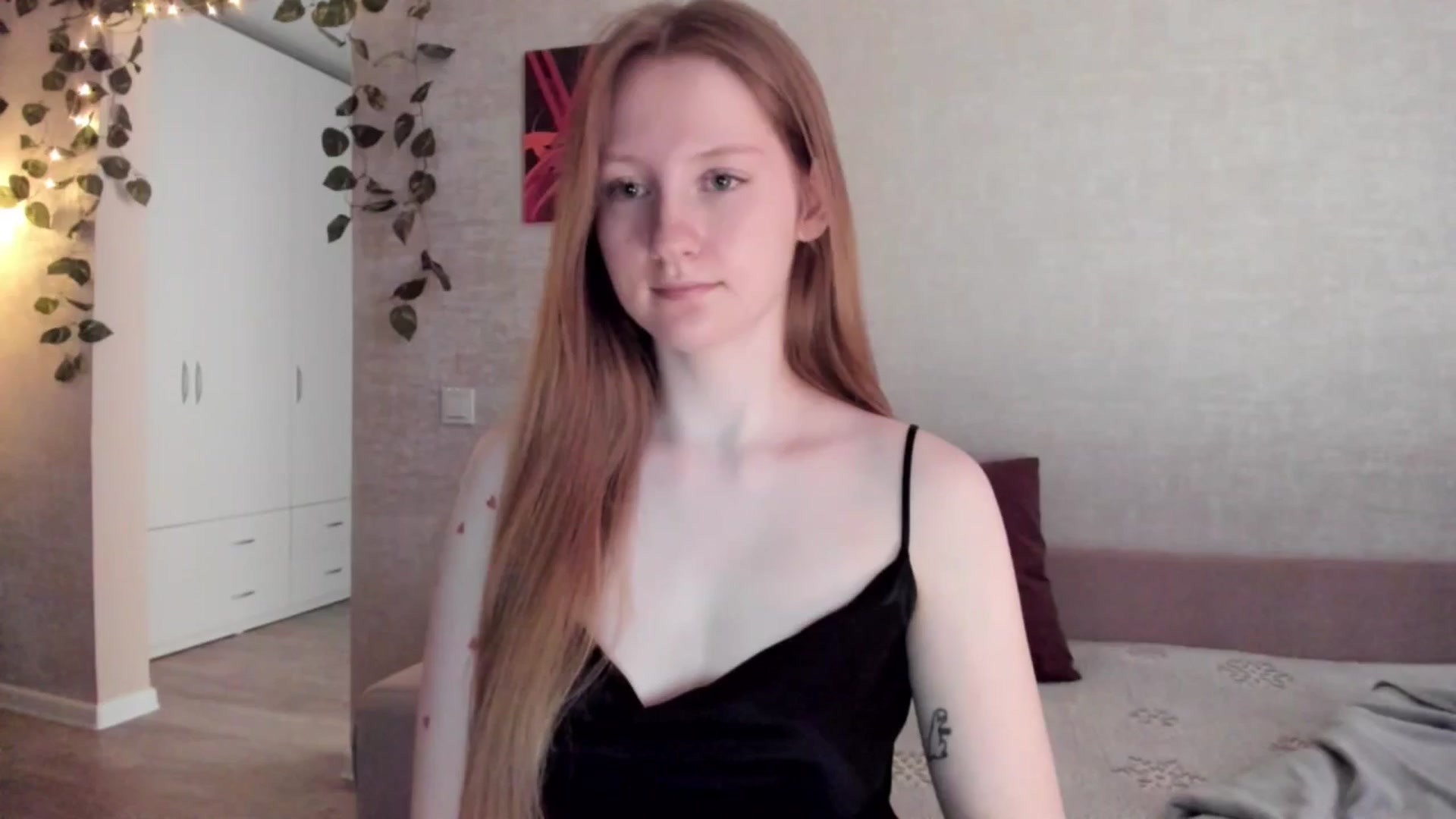 Gallery image thumbnail from girlyAlicey's myfreecams stream on, 03/30/2025, 04:37 image 9 of 20