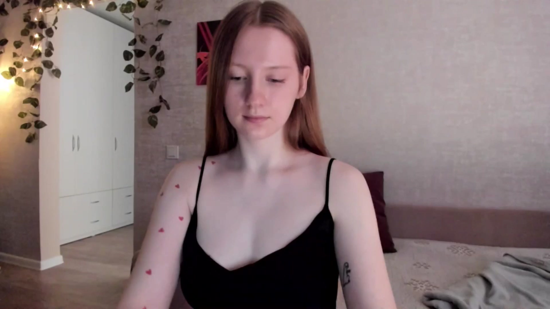 Gallery image thumbnail from girlyAlicey's myfreecams stream on, 03/30/2025, 04:37 image 3 of 20