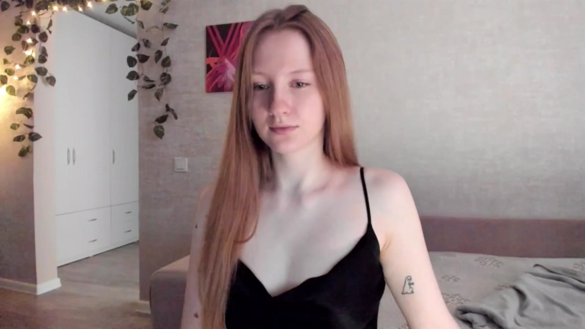 Gallery image thumbnail from girlyAlicey's myfreecams stream on, 03/30/2025, 04:37 image 16 of 20