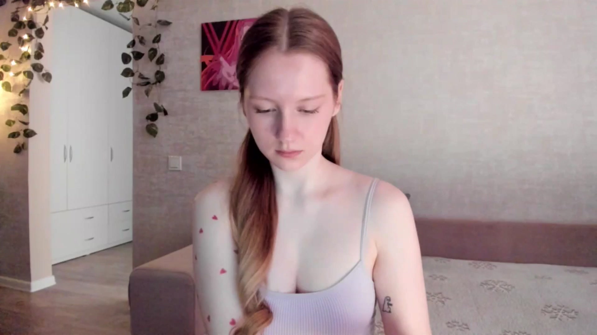 Gallery image thumbnail from girlyAlicey's myfreecams stream on, 03/31/2025, 03:55 image 11 of 20