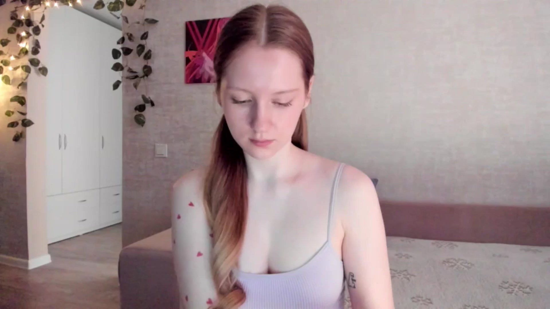 Gallery image thumbnail from girlyAlicey's myfreecams stream on, 03/31/2025, 03:55 image 10 of 20