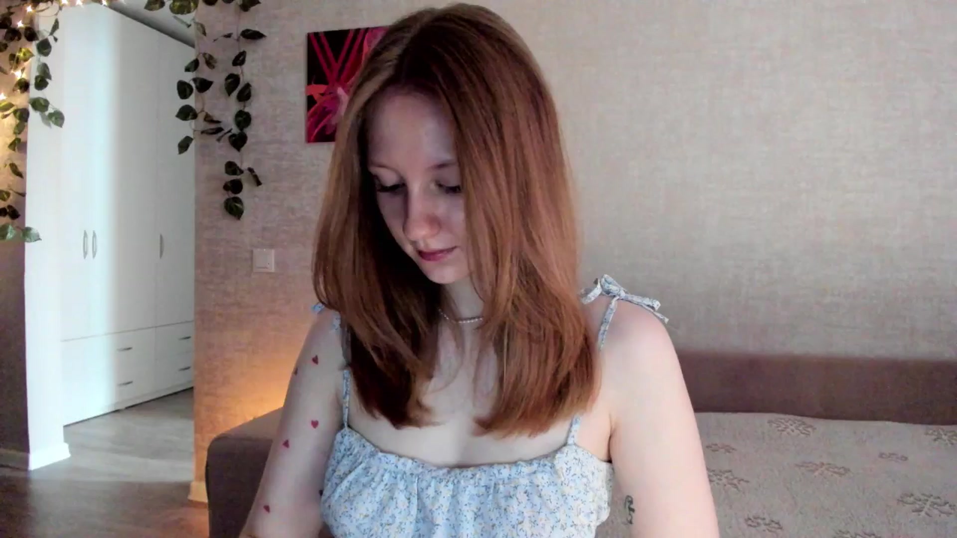 Gallery image thumbnail from girlyAlicey's myfreecams stream on, 04/14/2025, 04:18 image 6 of 20
