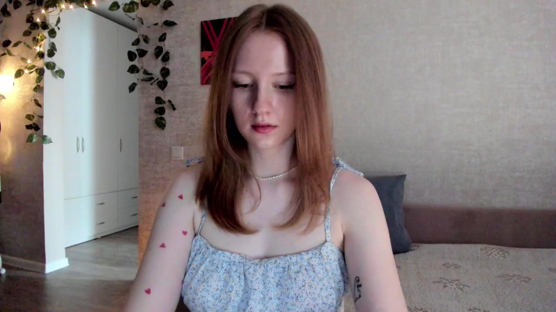 Gallery image thumbnail from girlyAlicey's myfreecams stream on, 04/14/2025, 04:18 image 14 of 20