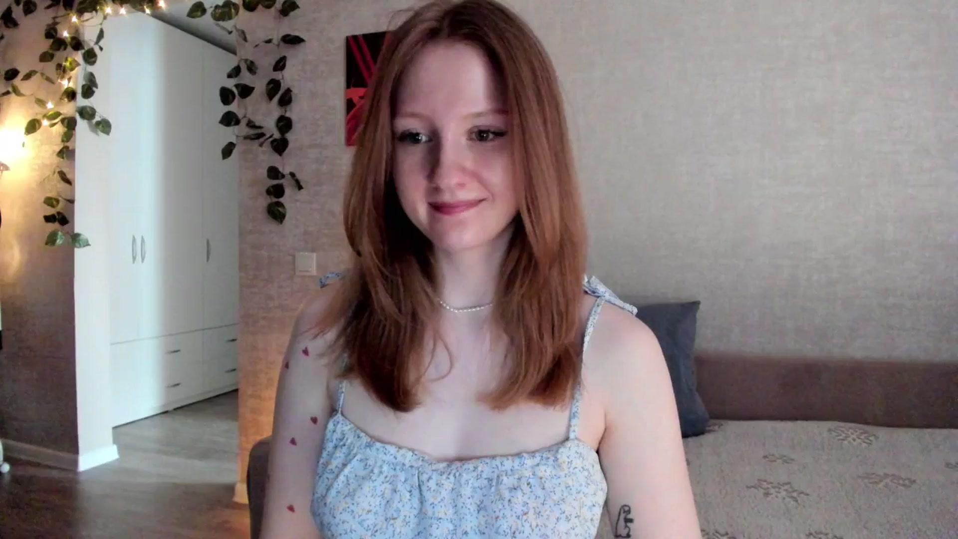 Gallery image thumbnail from girlyAlicey's myfreecams stream on, 04/14/2025, 04:18 image 15 of 20