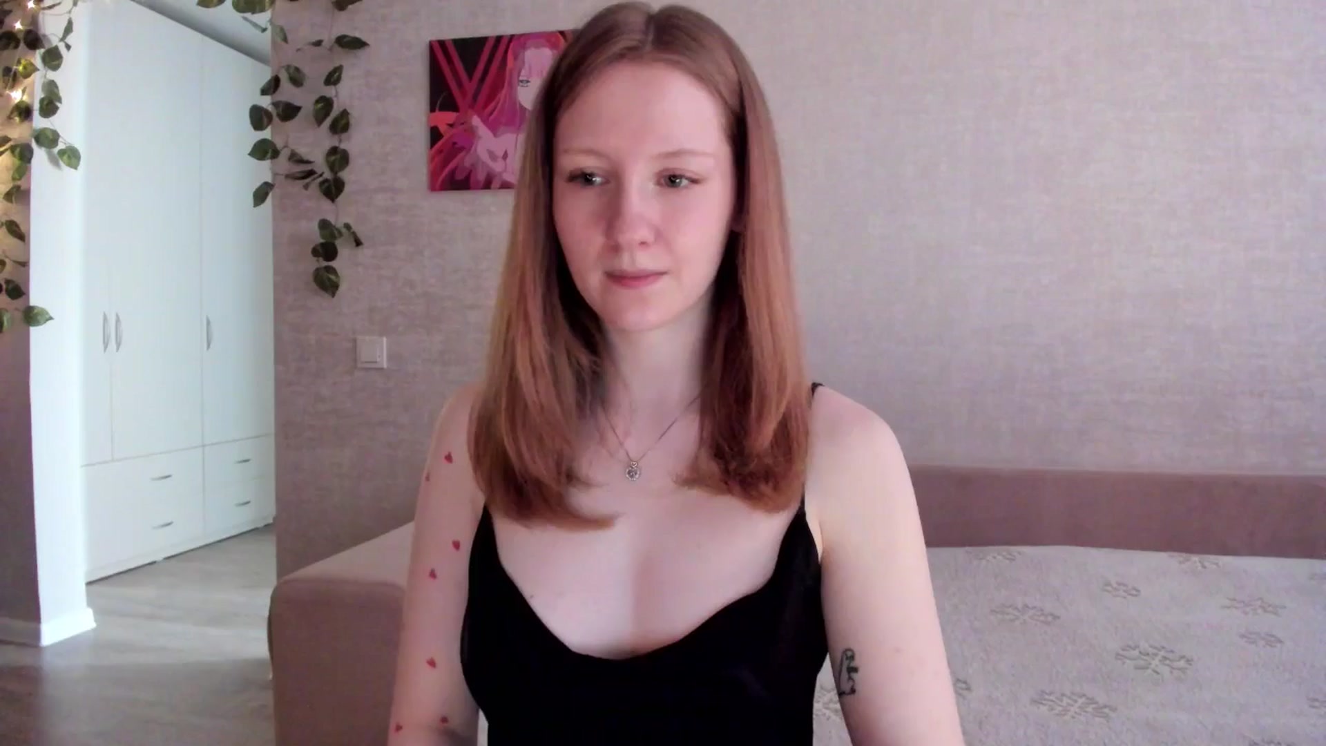 Gallery image thumbnail from girlyAlicey's myfreecams stream on, 04/19/2025, 05:21 image 17 of 20