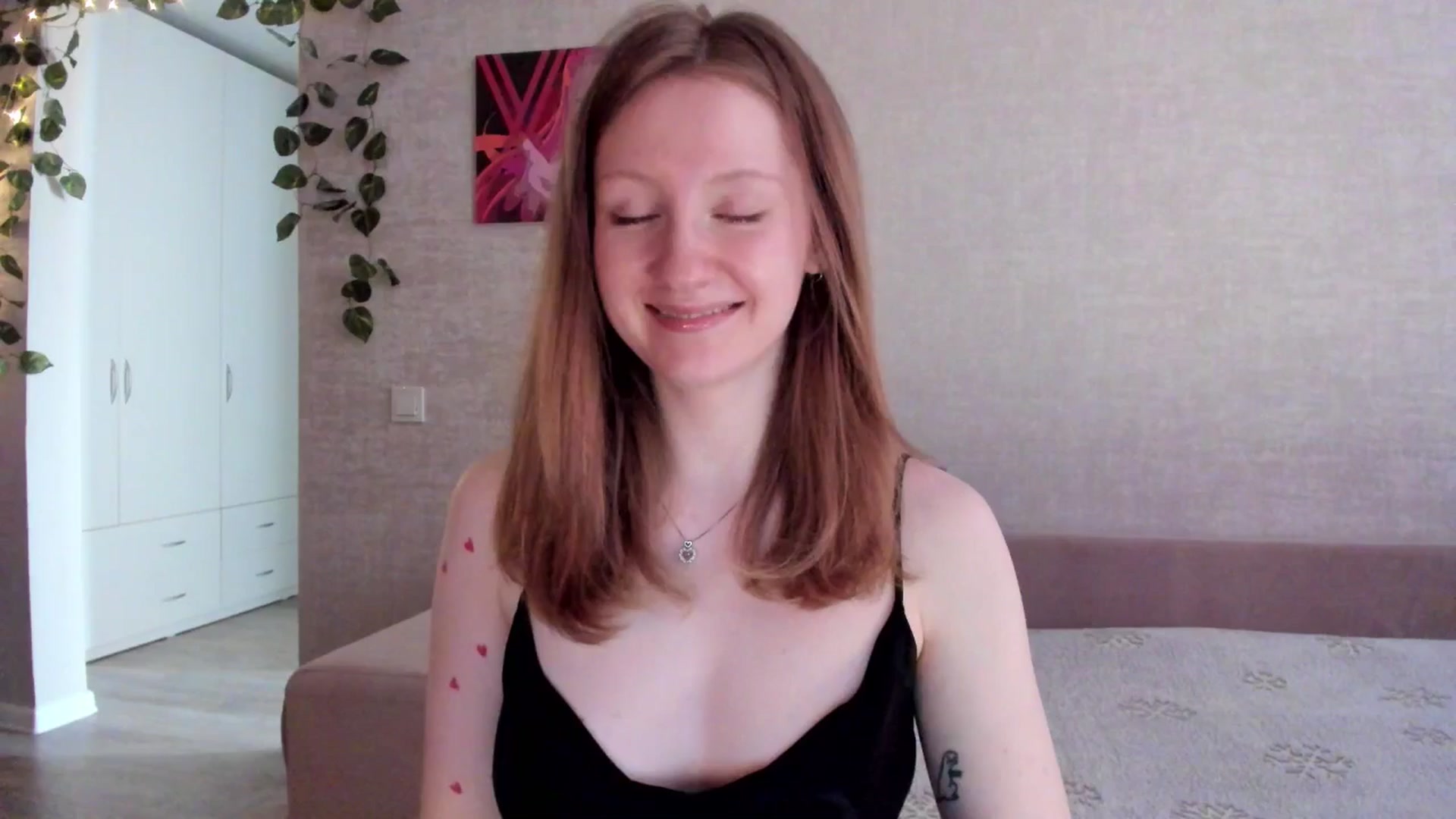 Gallery image thumbnail from girlyAlicey's myfreecams stream on, 04/19/2025, 05:21 image 4 of 20