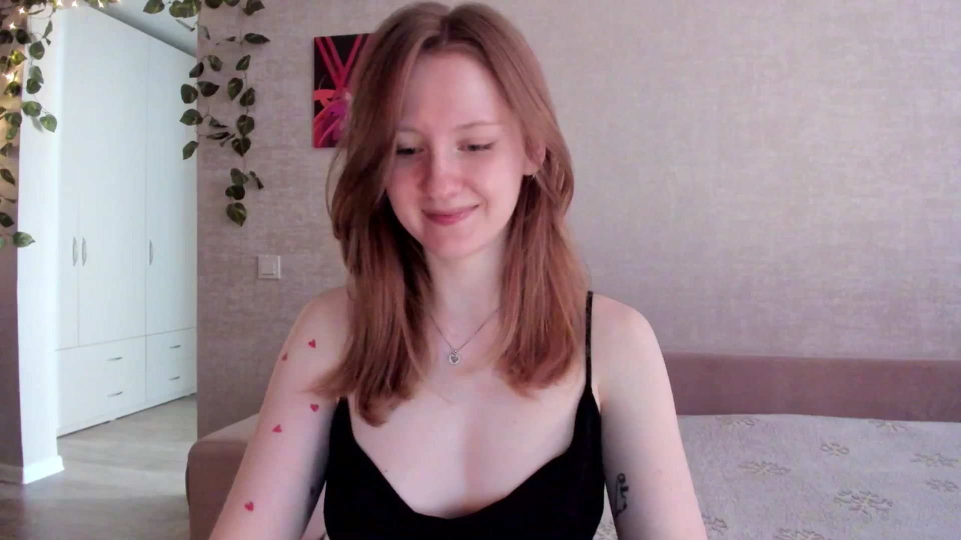 Gallery image thumbnail from girlyAlicey's myfreecams stream on, 04/19/2025, 05:21 image 2 of 20