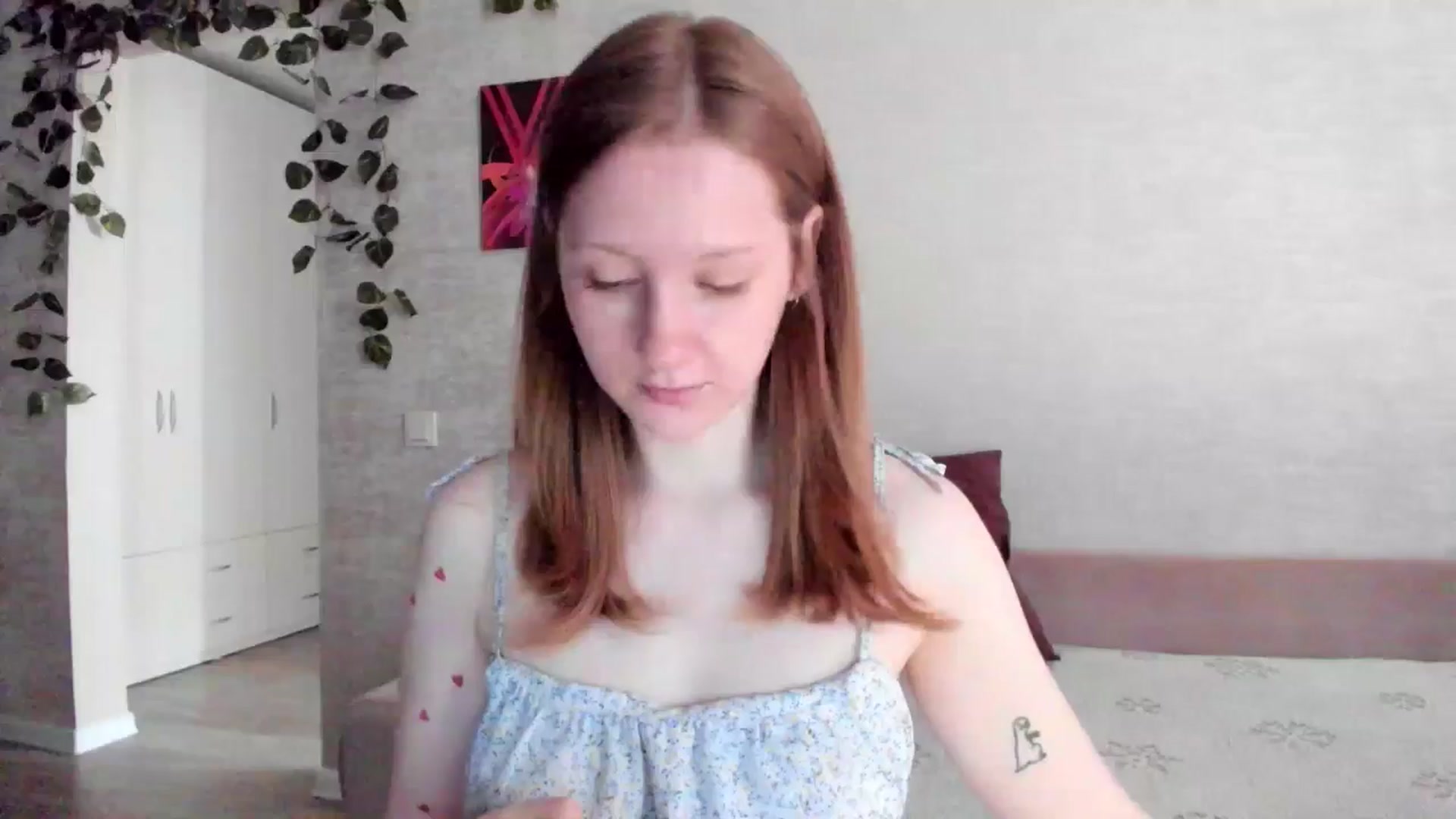 Gallery image thumbnail from girlyAlicey's myfreecams stream on, 04/27/2025, 04:23 image 18 of 20
