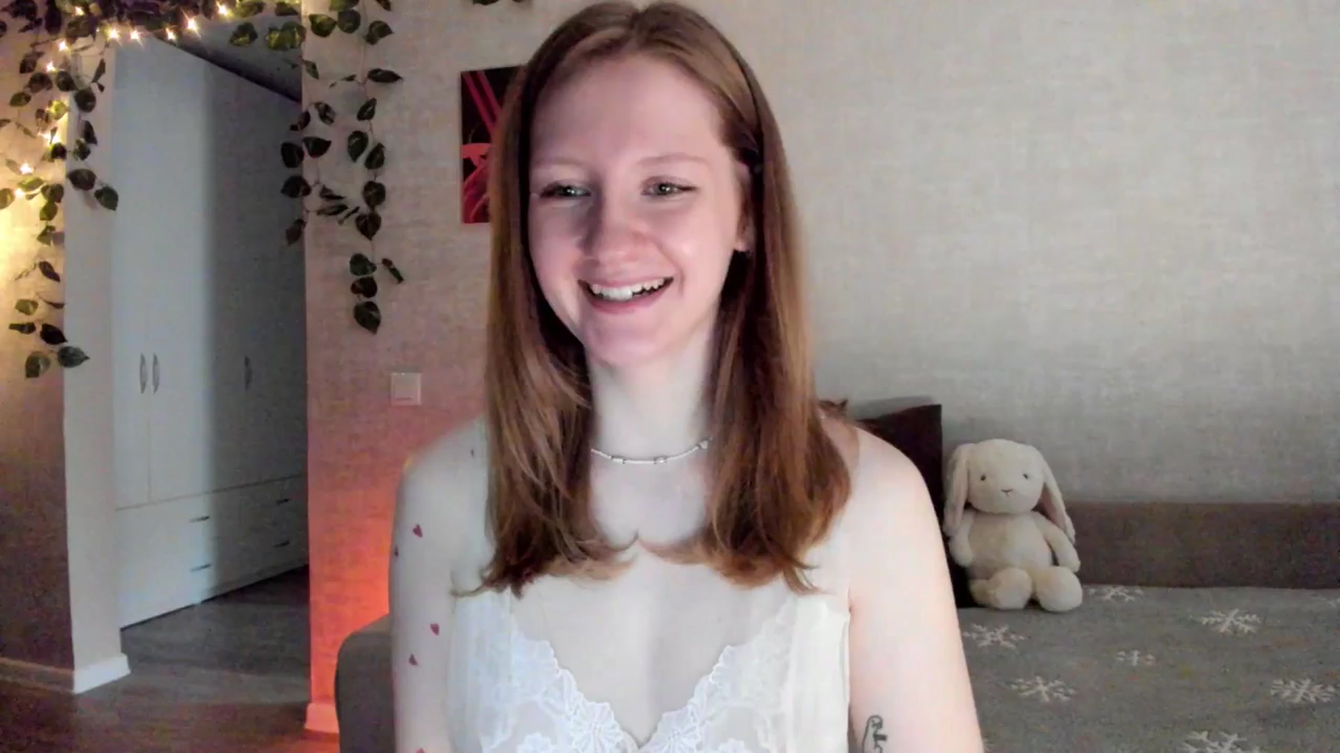 Gallery image thumbnail from girlyAlicey's myfreecams stream on, 04/28/2025, 04:37 image 17 of 20