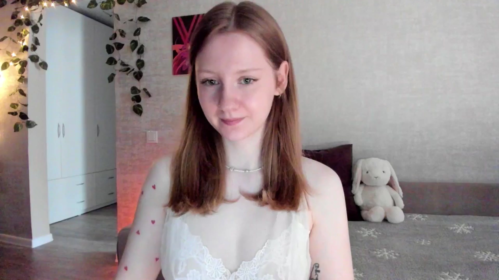 Gallery image thumbnail from girlyAlicey's myfreecams stream on, 04/28/2025, 04:37 image 6 of 20