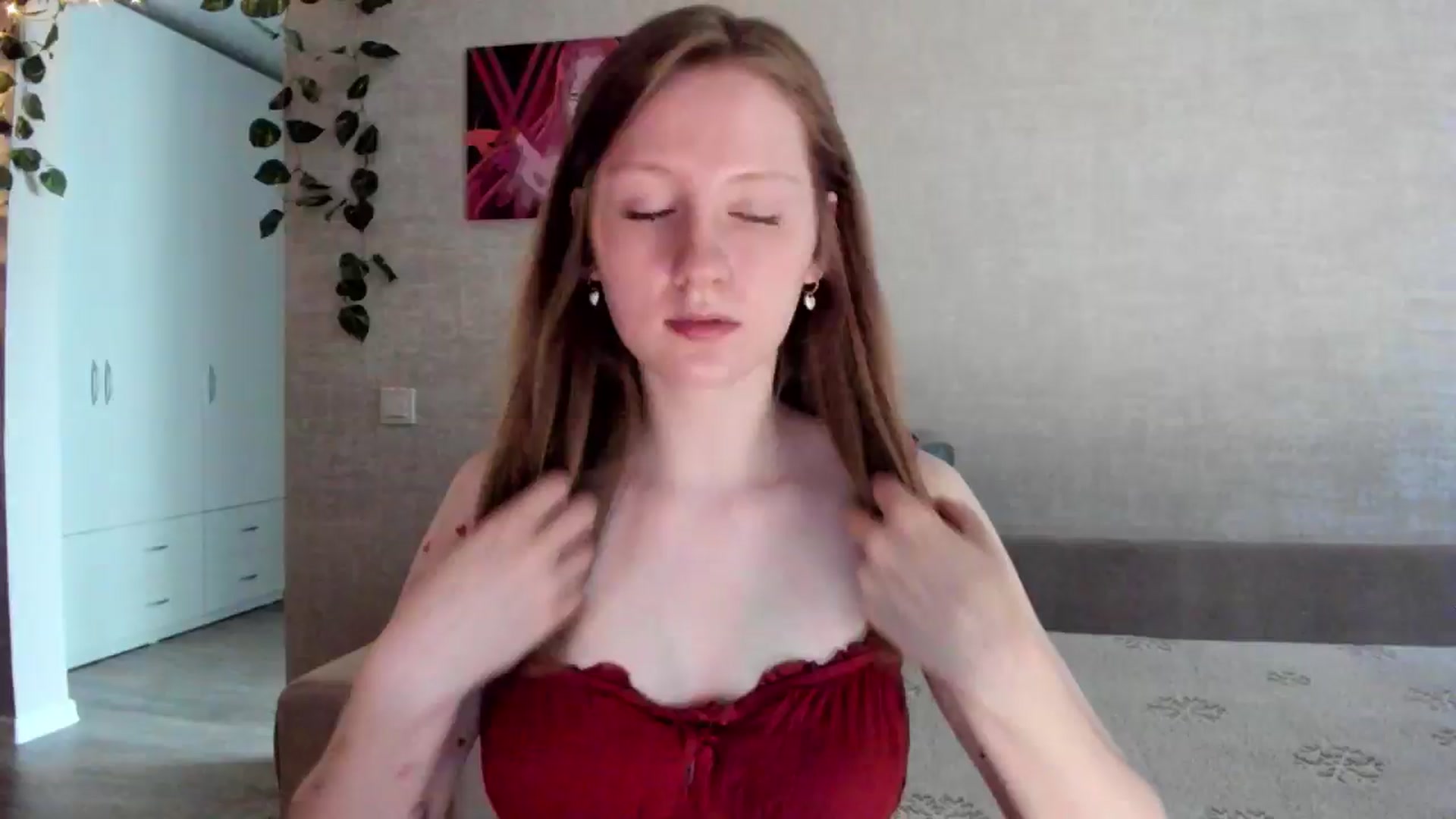 Gallery image thumbnail from girlyAlicey's myfreecams stream on, 05/16/2025, 04:39 image 9 of 20