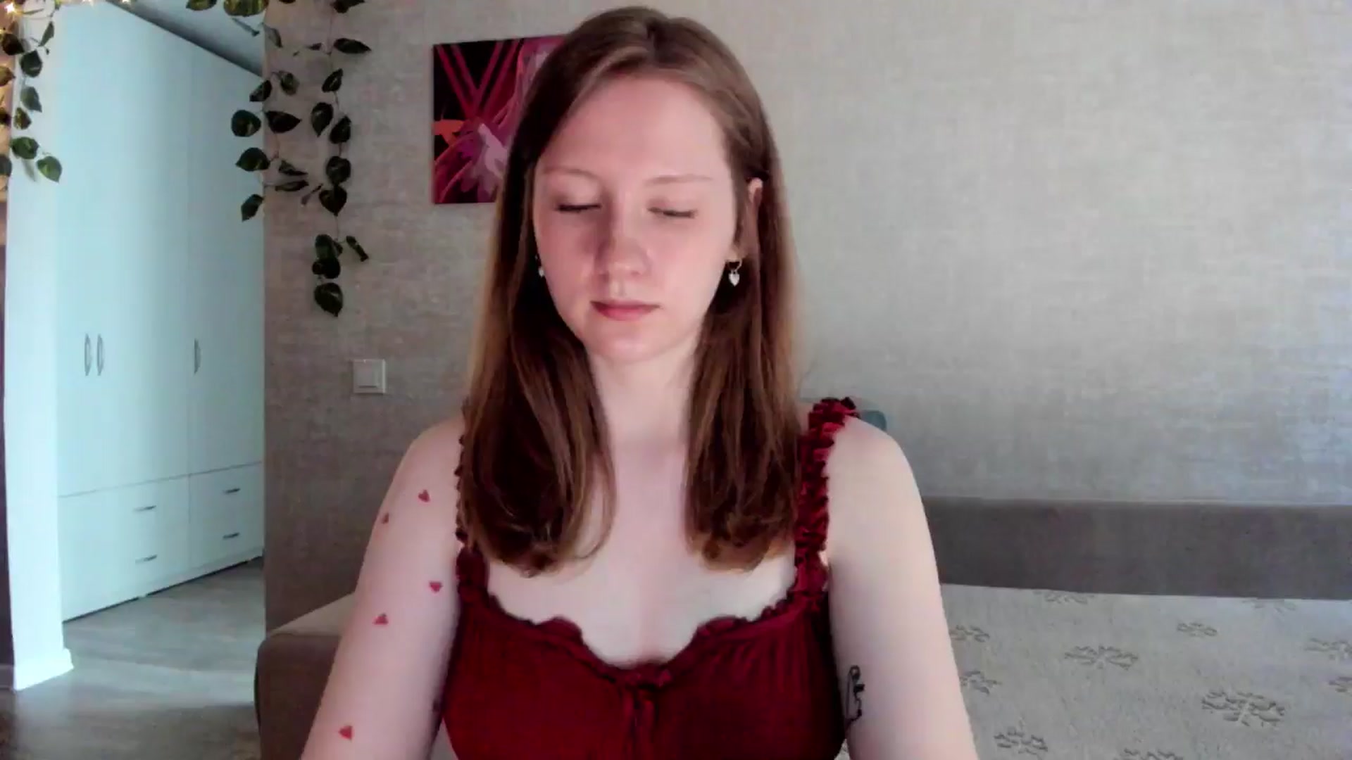 Gallery image thumbnail from girlyAlicey's myfreecams stream on, 05/16/2025, 04:39 image 10 of 20