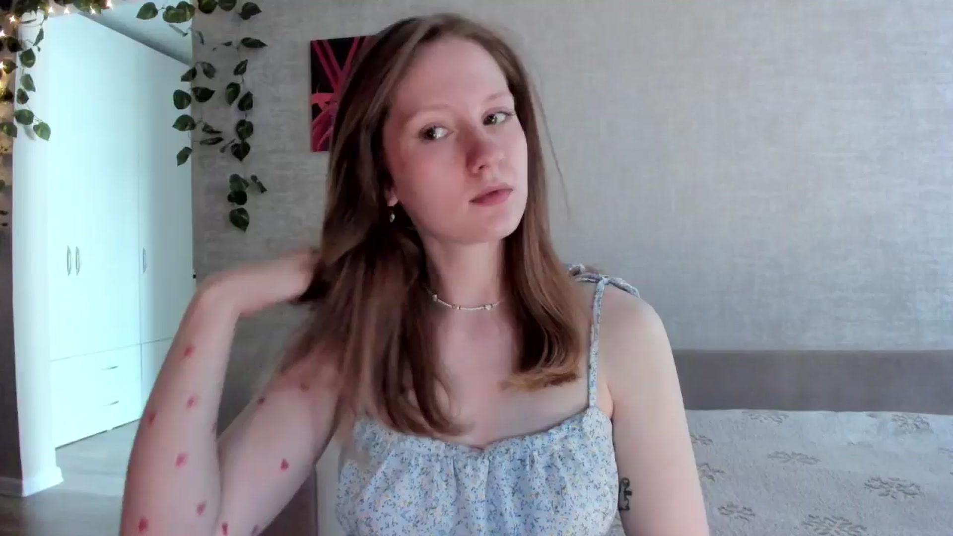 Gallery image thumbnail from girlyAlicey's myfreecams stream on, 05/18/2025, 04:18 image 17 of 20