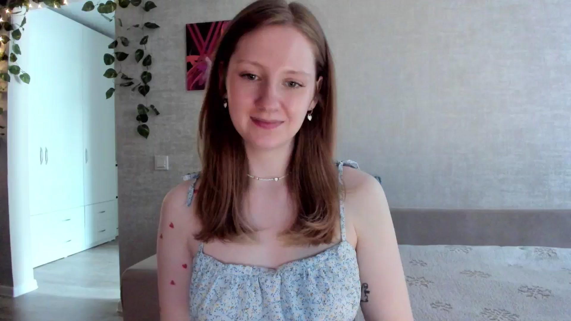 Gallery image thumbnail from girlyAlicey's myfreecams stream on, 05/18/2025, 04:18 image 18 of 20