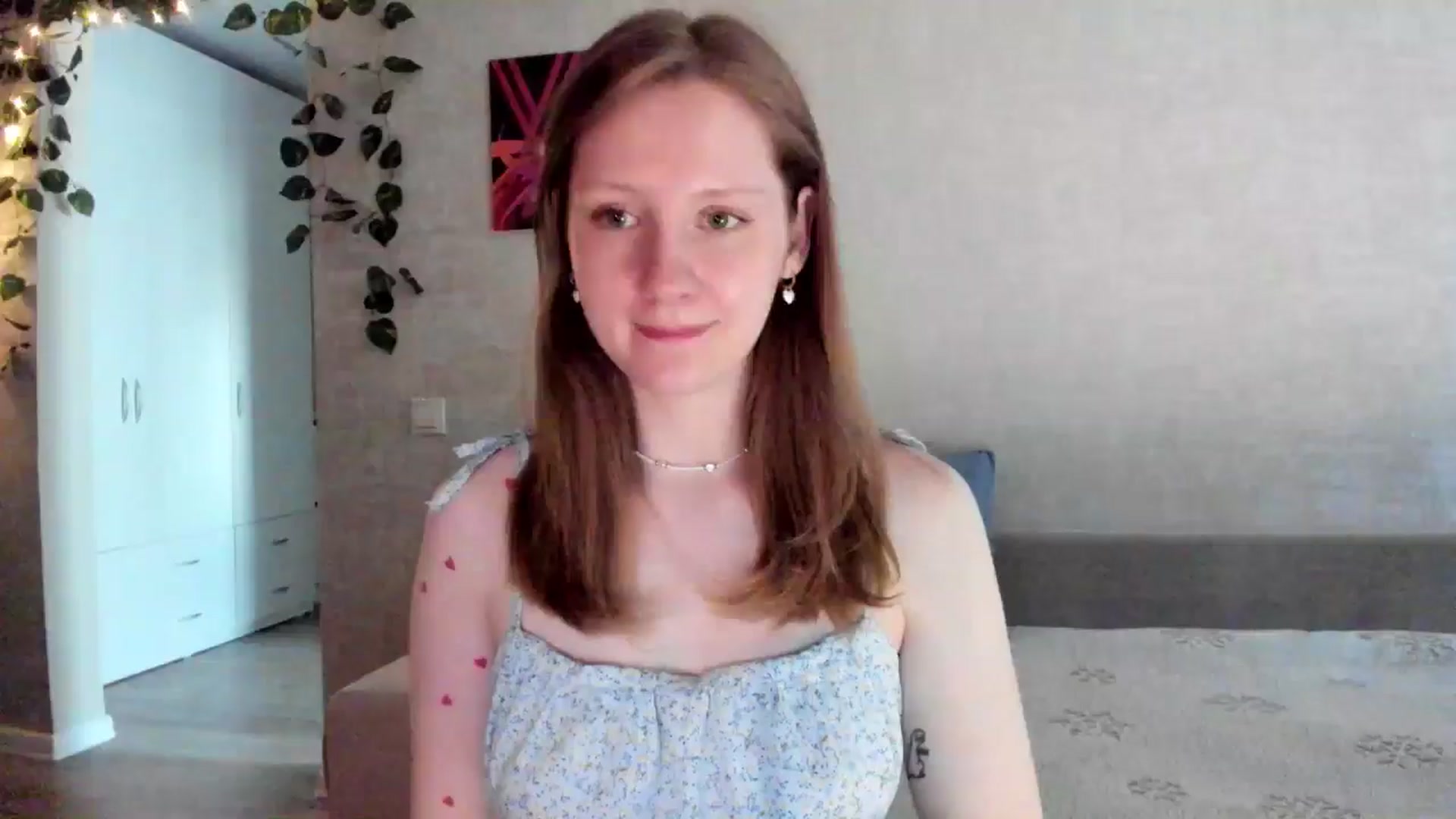 Gallery image thumbnail from girlyAlicey's myfreecams stream on, 05/18/2025, 04:18 image 4 of 20