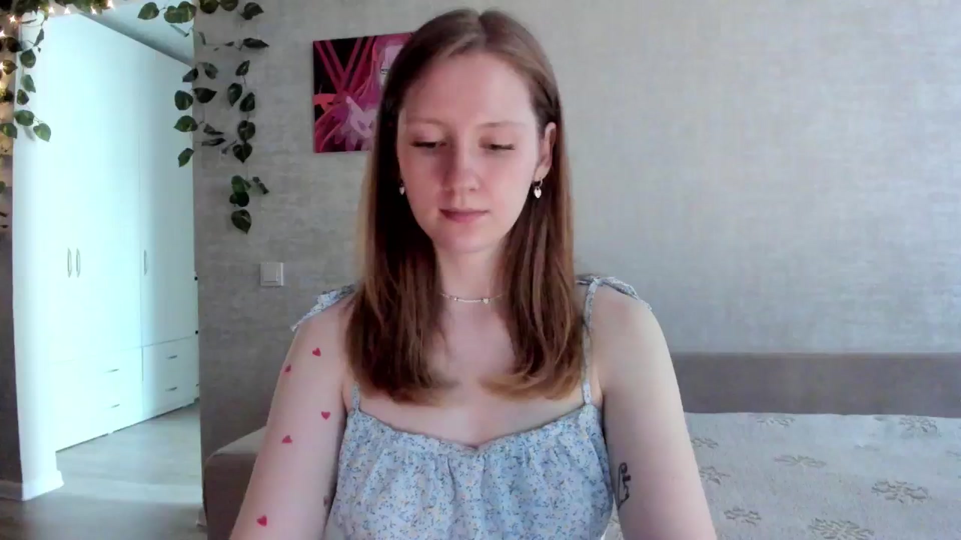 Gallery image thumbnail from girlyAlicey's myfreecams stream on, 05/18/2025, 04:18 image 16 of 20