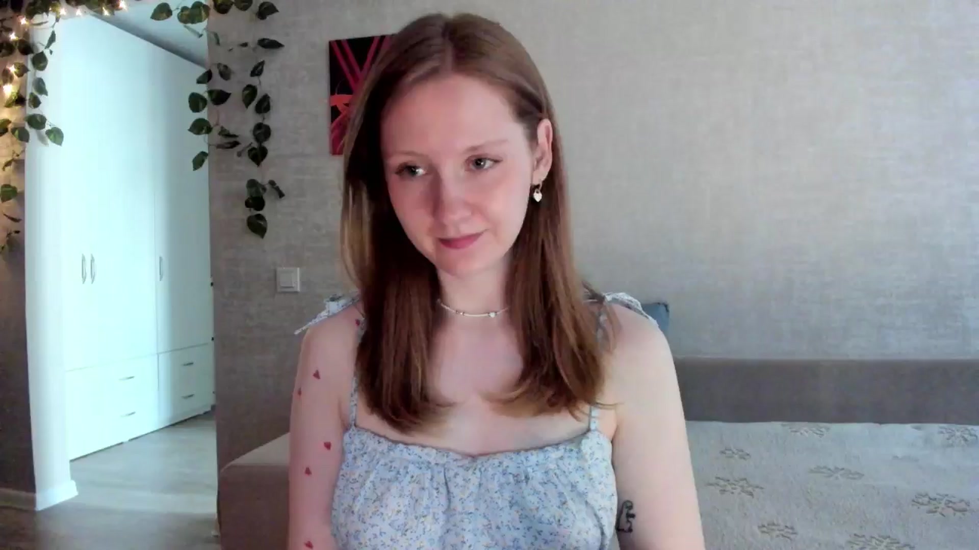 Gallery image thumbnail from girlyAlicey's myfreecams stream on, 05/18/2025, 04:18 image 9 of 20