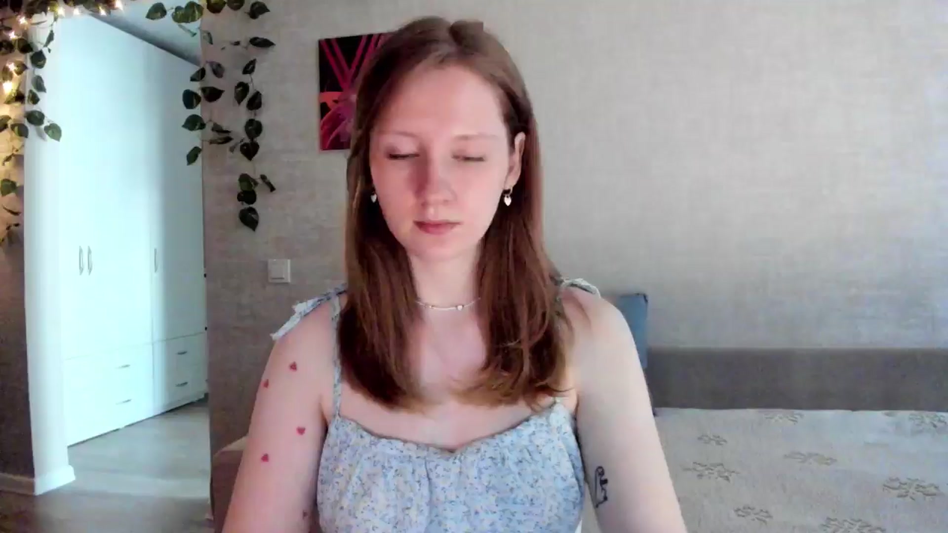 Gallery image thumbnail from girlyAlicey's myfreecams stream on, 05/18/2025, 04:18 image 7 of 20