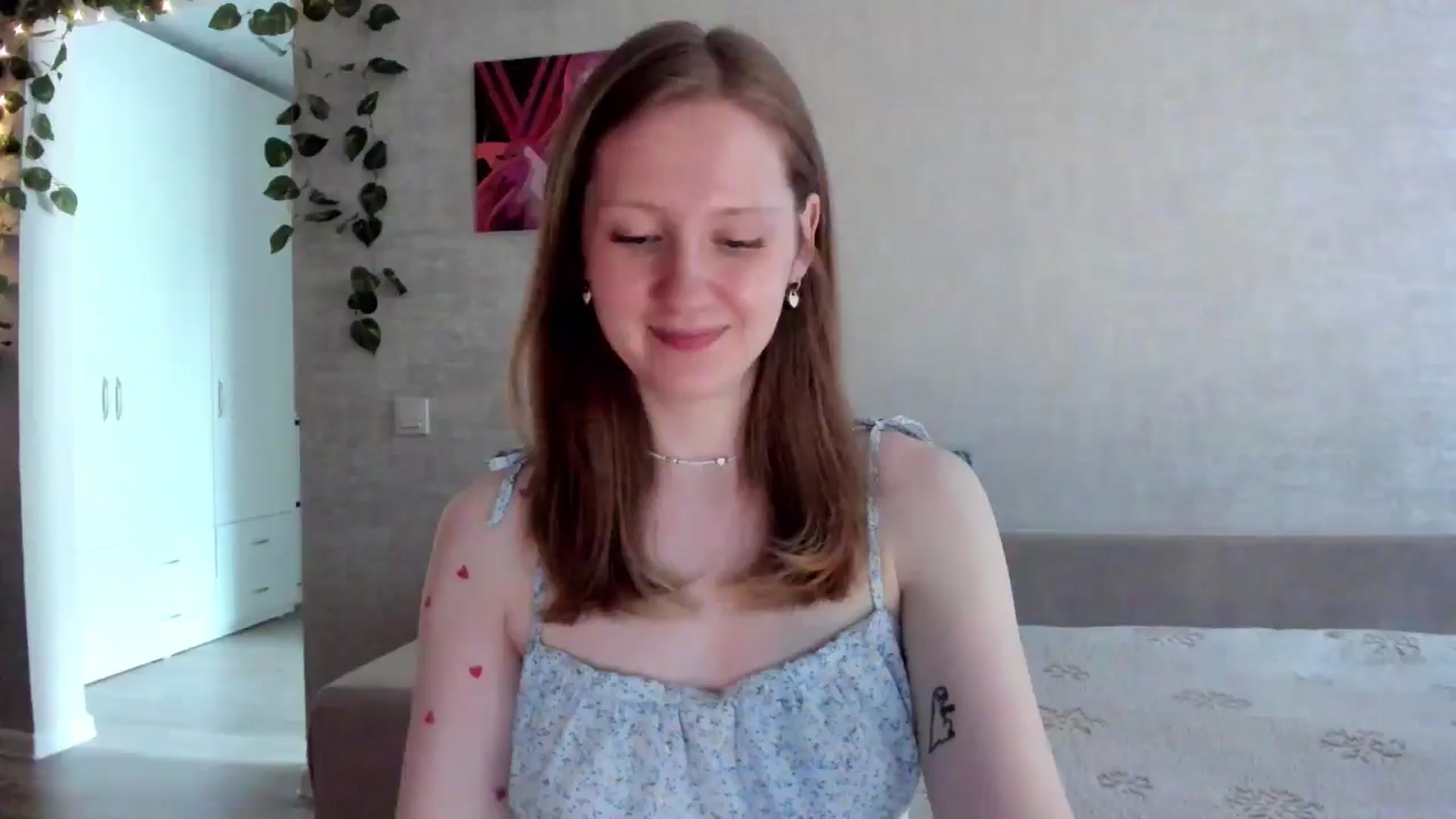 Gallery image thumbnail from girlyAlicey's myfreecams stream on, 05/18/2025, 04:18 image 19 of 20