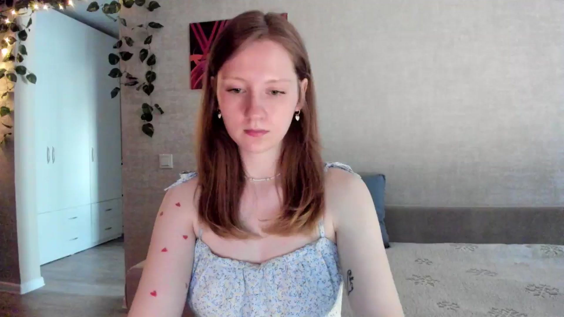 Gallery image thumbnail from girlyAlicey's myfreecams stream on, 05/18/2025, 04:18 image 3 of 20