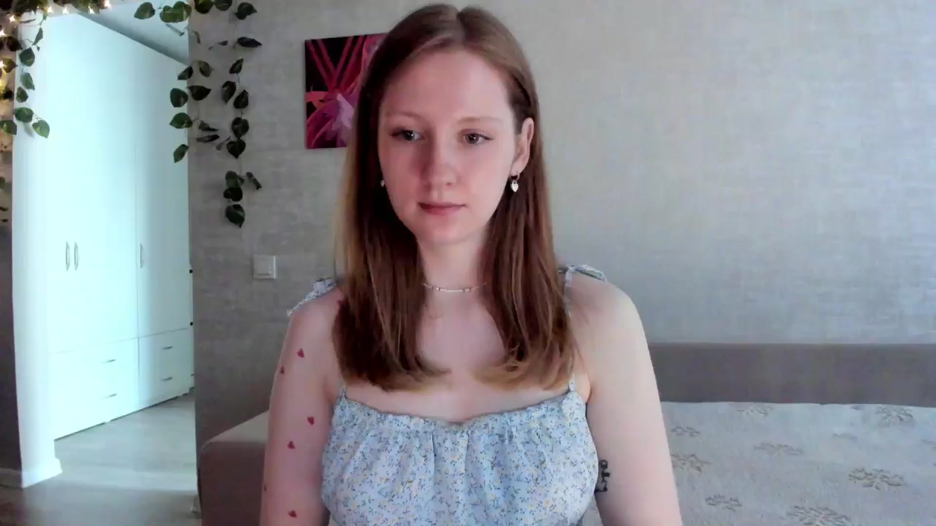 Gallery image thumbnail from girlyAlicey's myfreecams stream on, 05/18/2025, 04:18 image 13 of 20