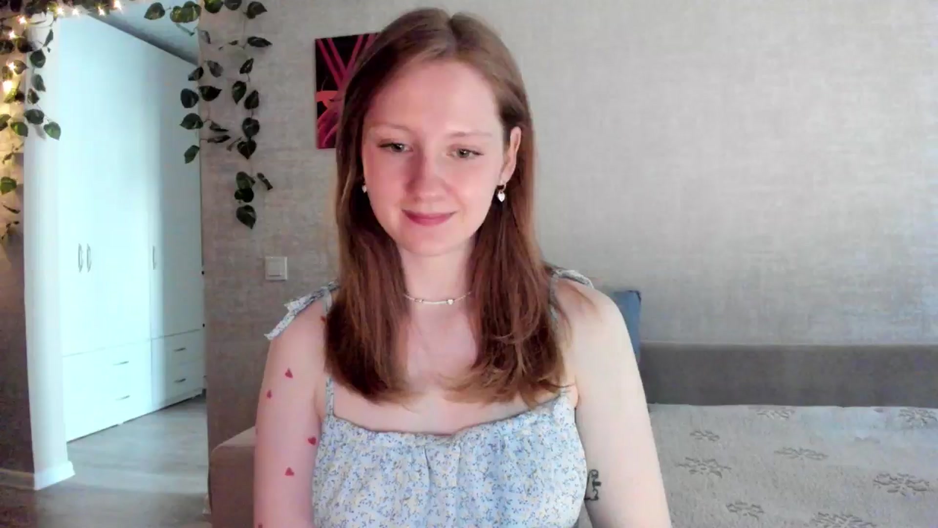 Gallery image thumbnail from girlyAlicey's myfreecams stream on, 05/18/2025, 04:18 image 6 of 20