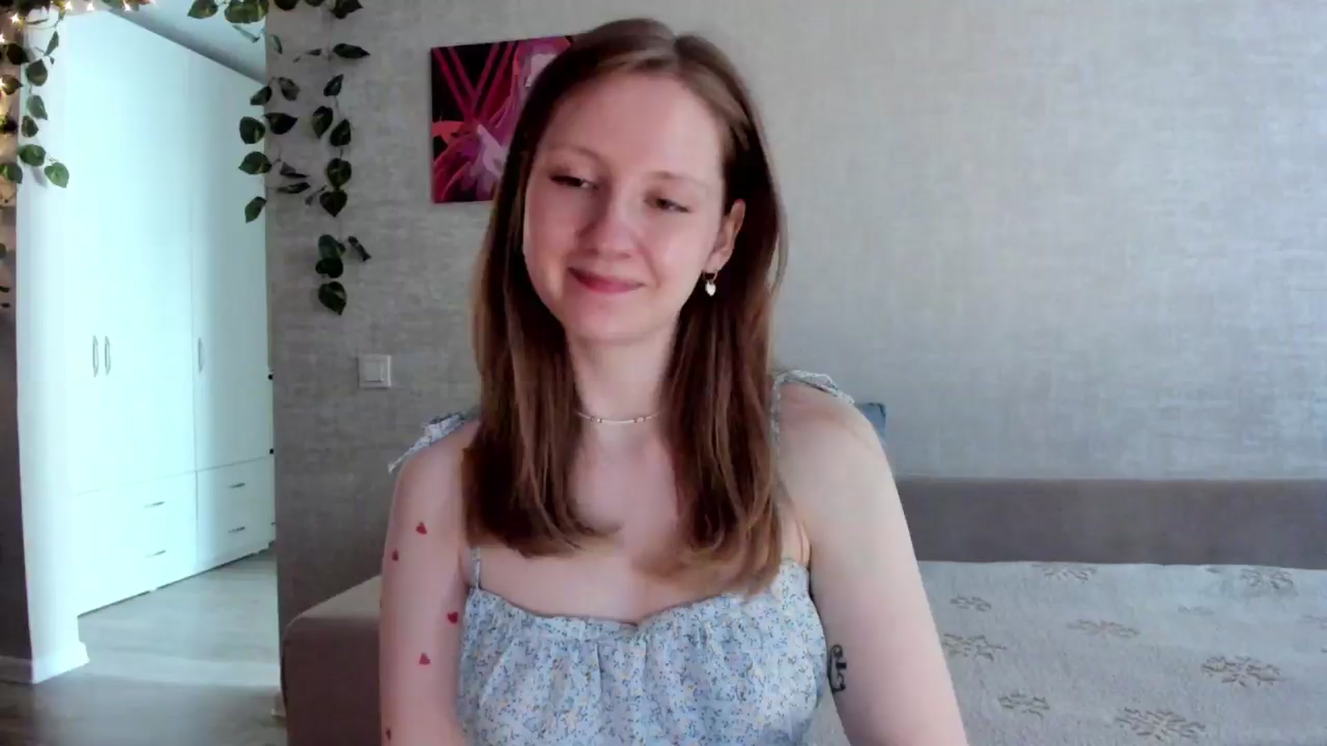 Gallery image thumbnail from girlyAlicey's myfreecams stream on, 05/18/2025, 04:18 image 12 of 20