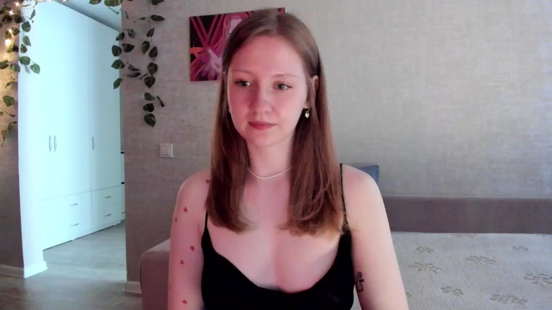 Gallery image thumbnail from girlyAlicey's myfreecams stream on, 05/19/2025, 04:43 image 14 of 20