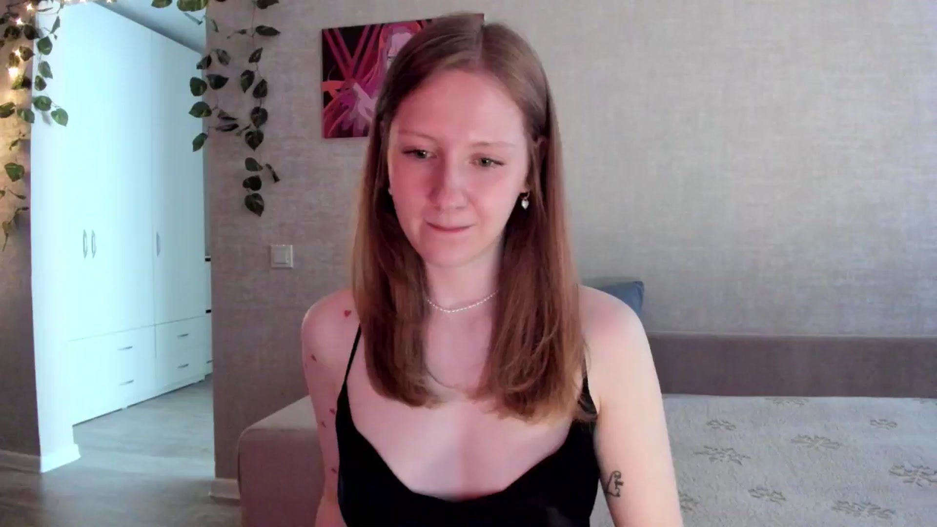 Gallery image thumbnail from girlyAlicey's myfreecams stream on, 05/19/2025, 04:43 image 15 of 20