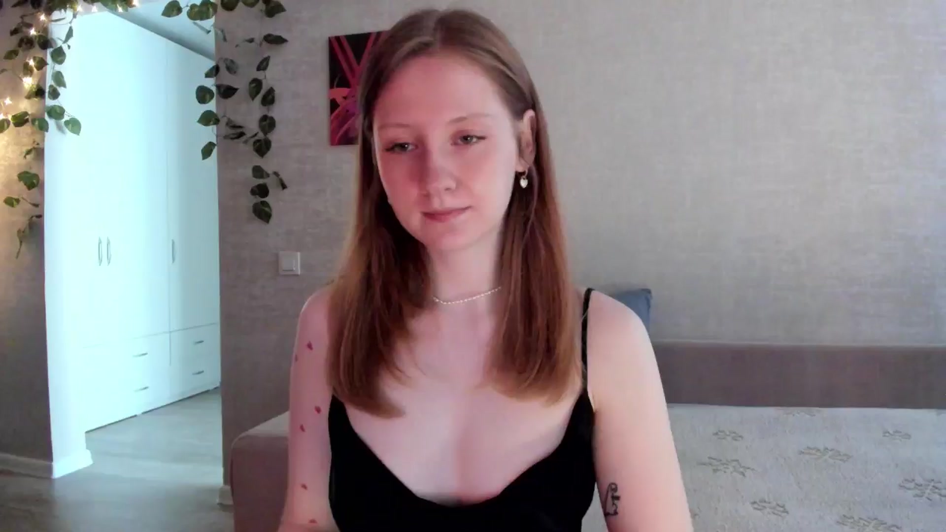 Gallery image thumbnail from girlyAlicey's myfreecams stream on, 05/19/2025, 04:43 image 1 of 20