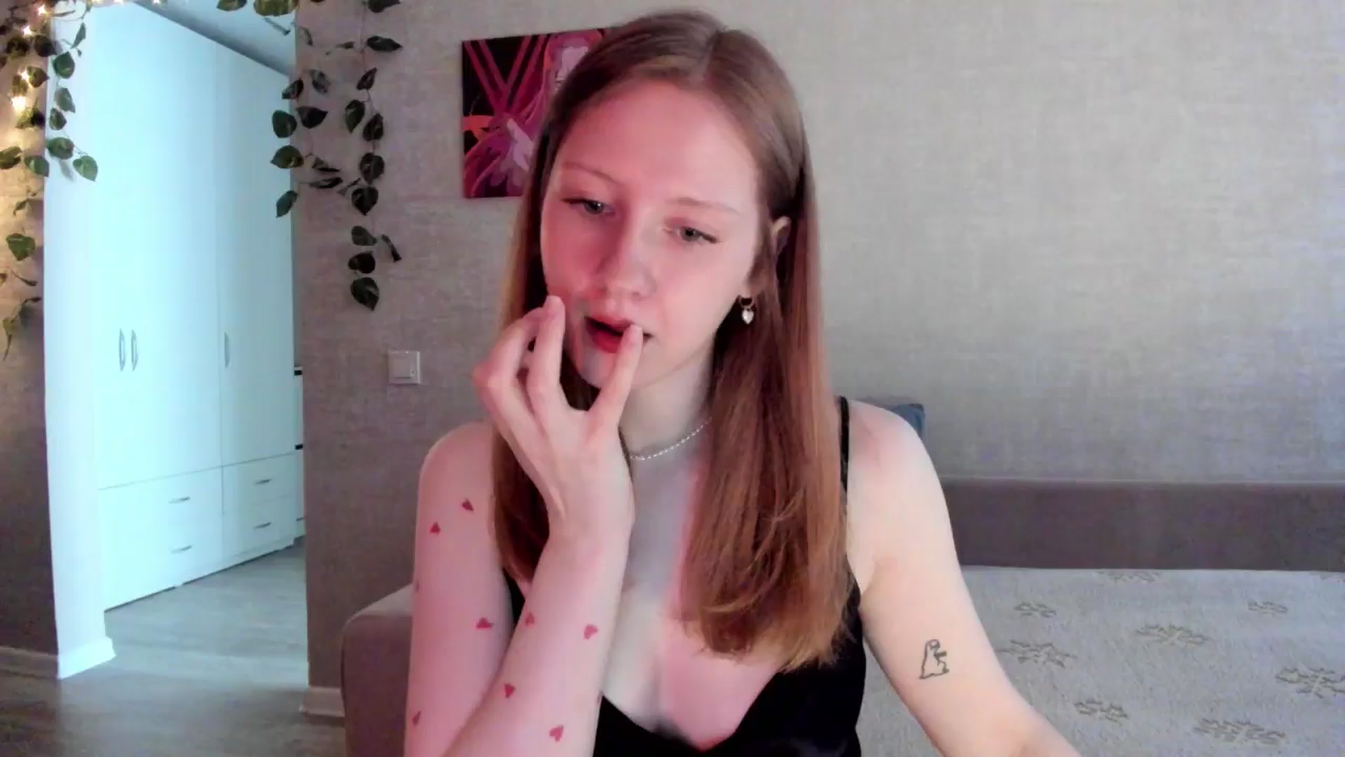 Gallery image thumbnail from girlyAlicey's myfreecams stream on, 05/19/2025, 04:43 image 19 of 20