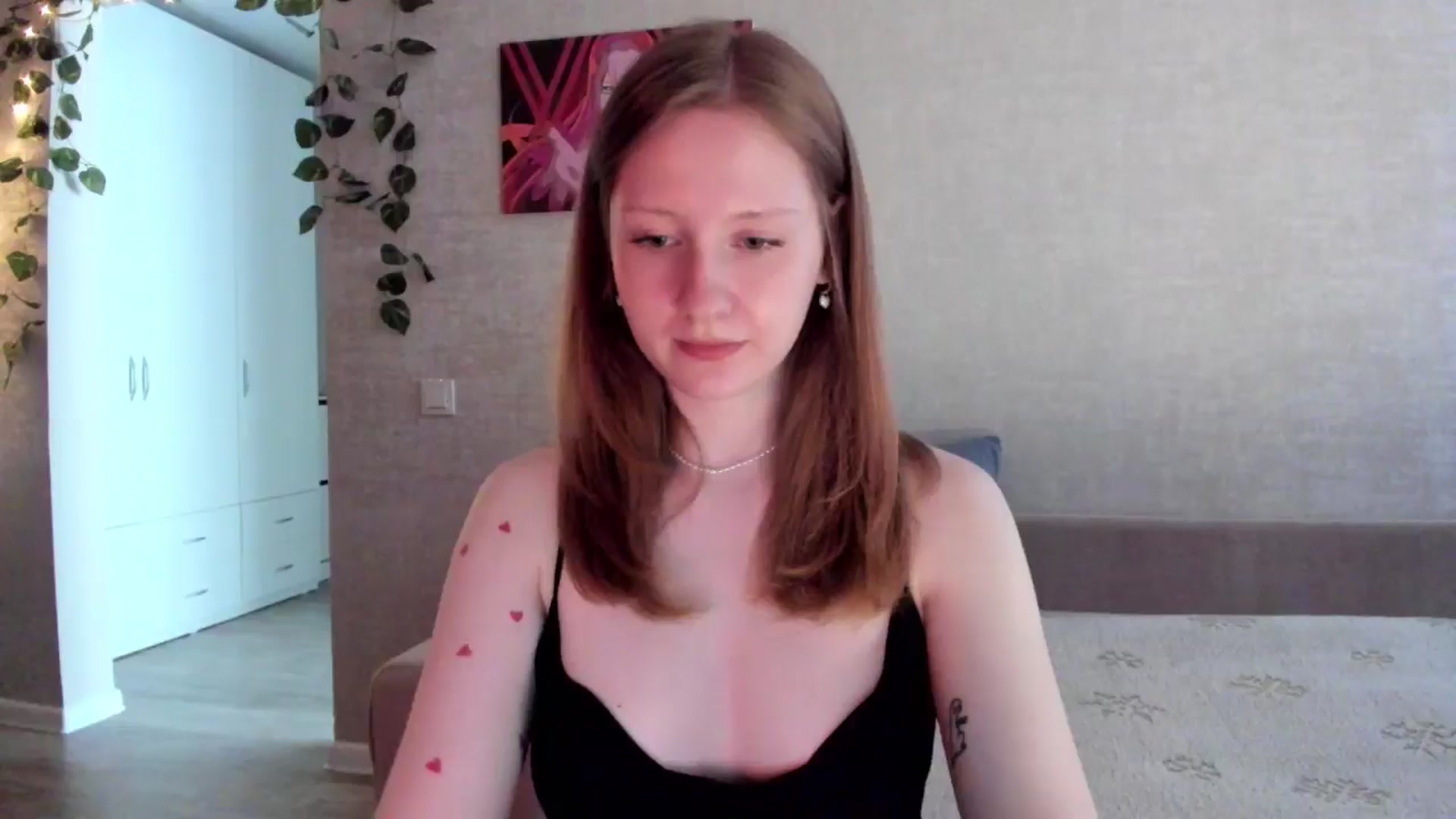 Gallery image thumbnail from girlyAlicey's myfreecams stream on, 05/19/2025, 04:43 image 18 of 20