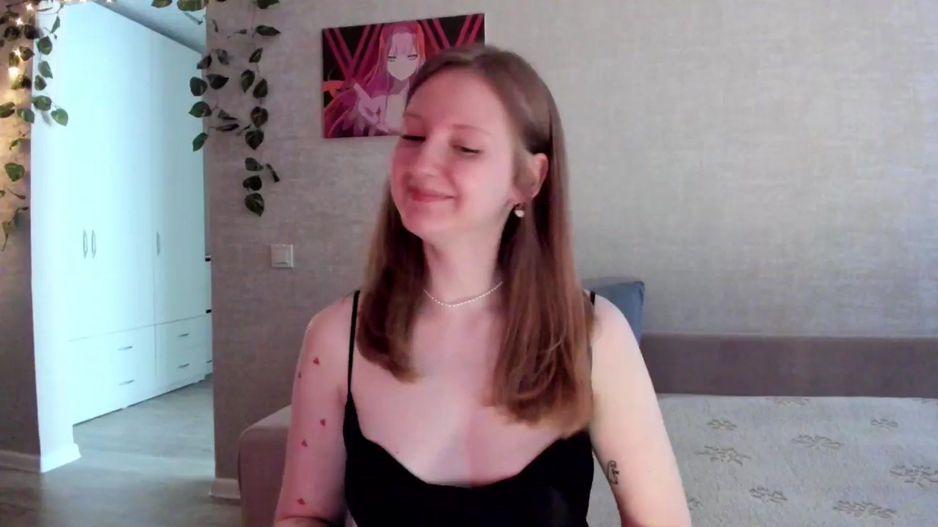Gallery image thumbnail from girlyAlicey's myfreecams stream on, 05/19/2025, 04:43 image 17 of 20