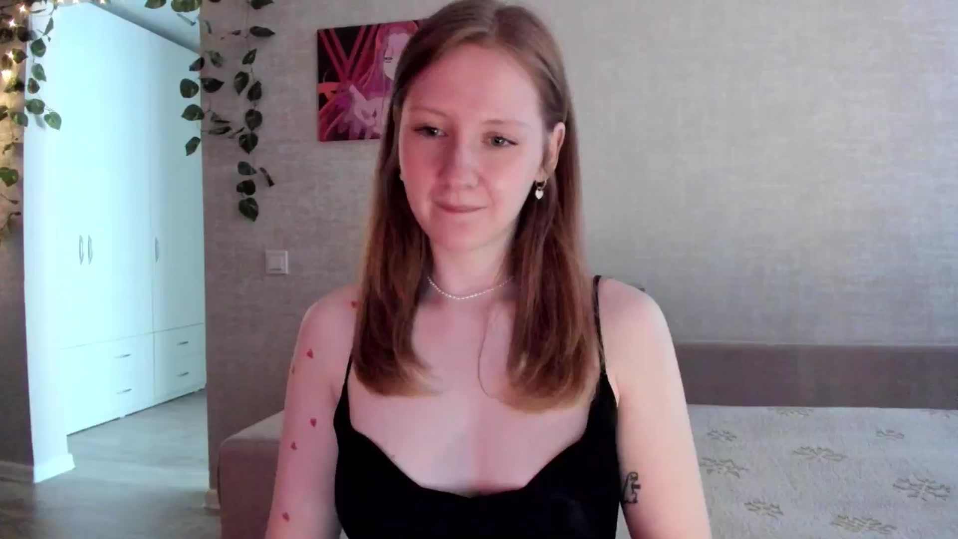 Gallery image thumbnail from girlyAlicey's myfreecams stream on, 05/19/2025, 04:43 image 8 of 20