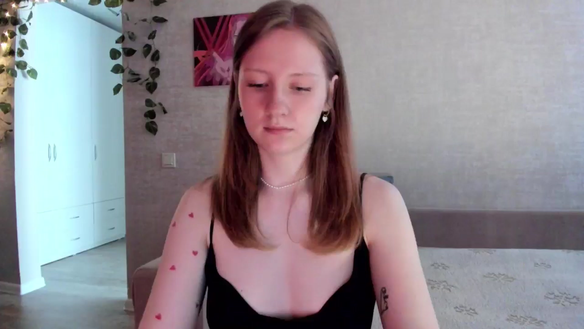 Gallery image thumbnail from girlyAlicey's myfreecams stream on, 05/19/2025, 04:43 image 9 of 20