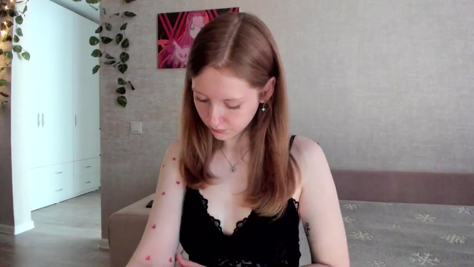 Gallery image thumbnail from girlyAlicey's myfreecams stream on, 05/20/2025, 04:20 image 16 of 20