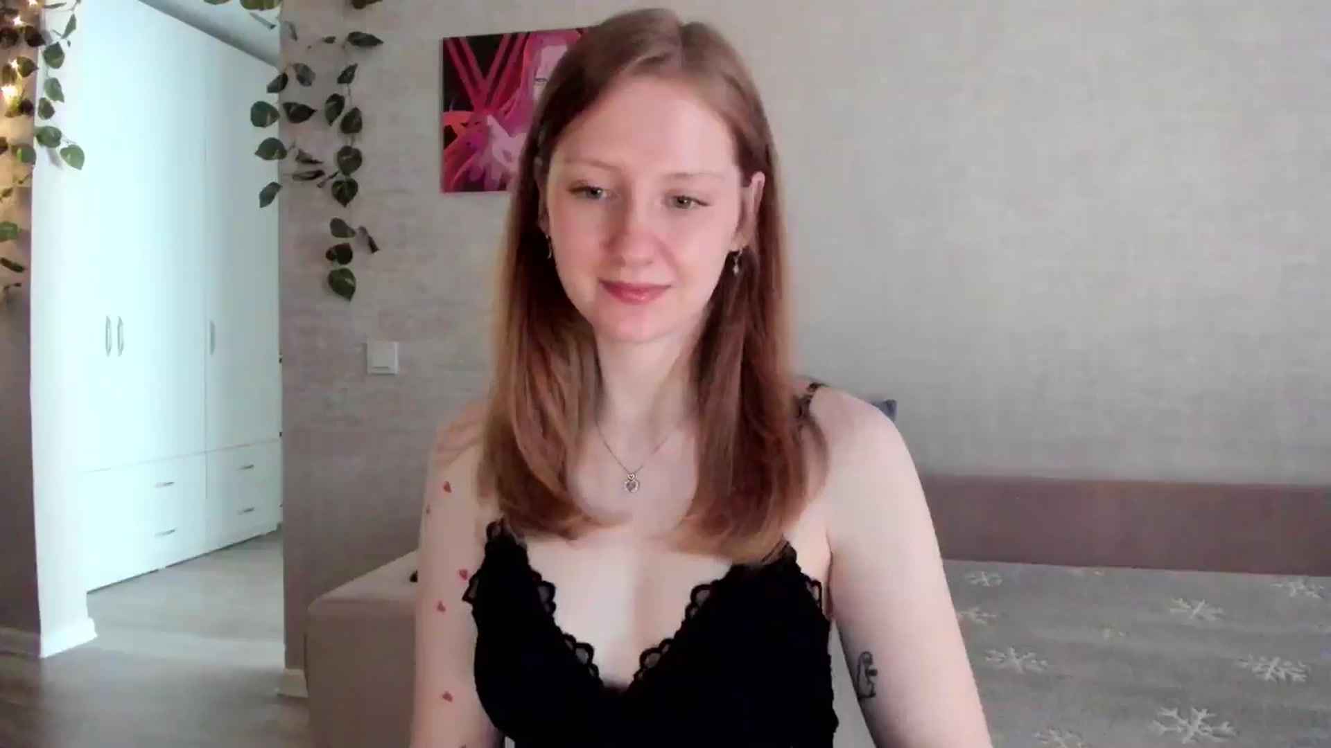 Gallery image thumbnail from girlyAlicey's myfreecams stream on, 05/20/2025, 04:20 image 18 of 20