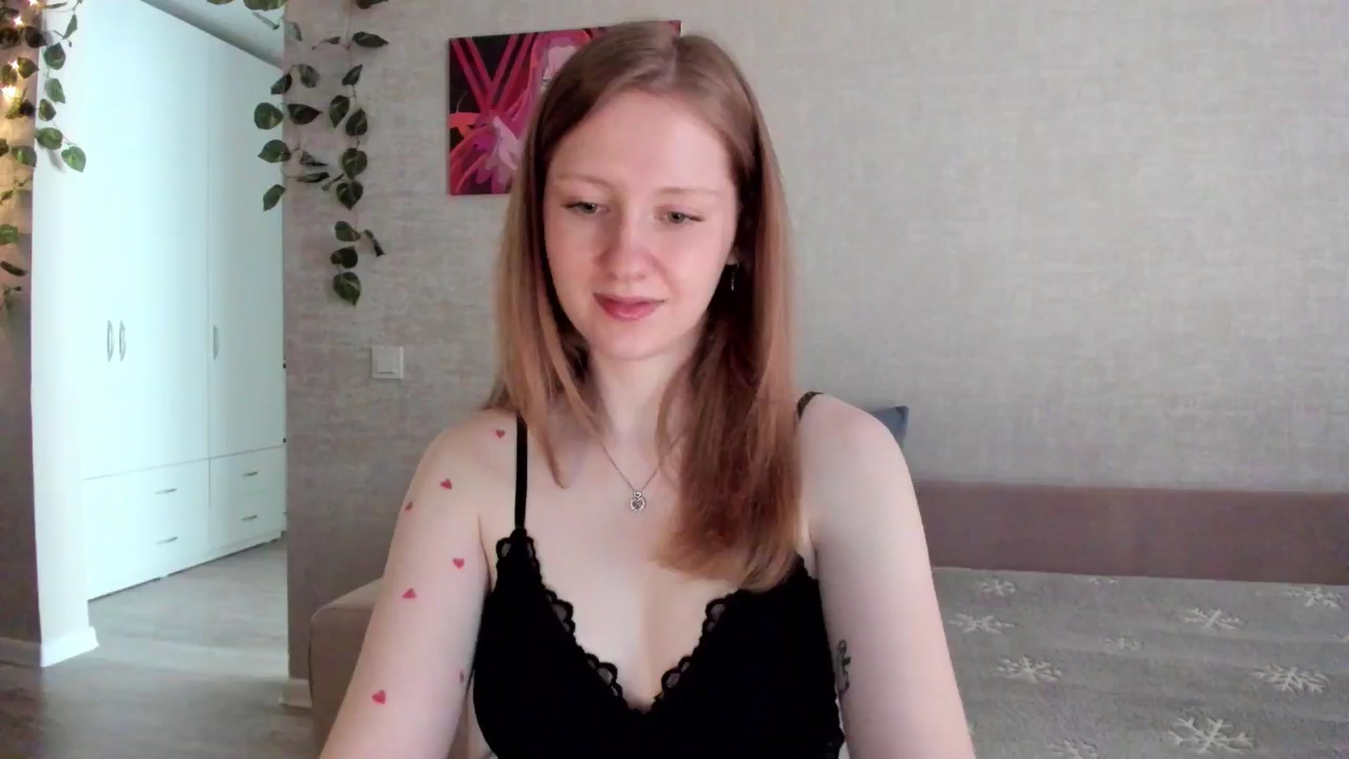 Gallery image thumbnail from girlyAlicey's myfreecams stream on, 05/20/2025, 04:20 image 14 of 20