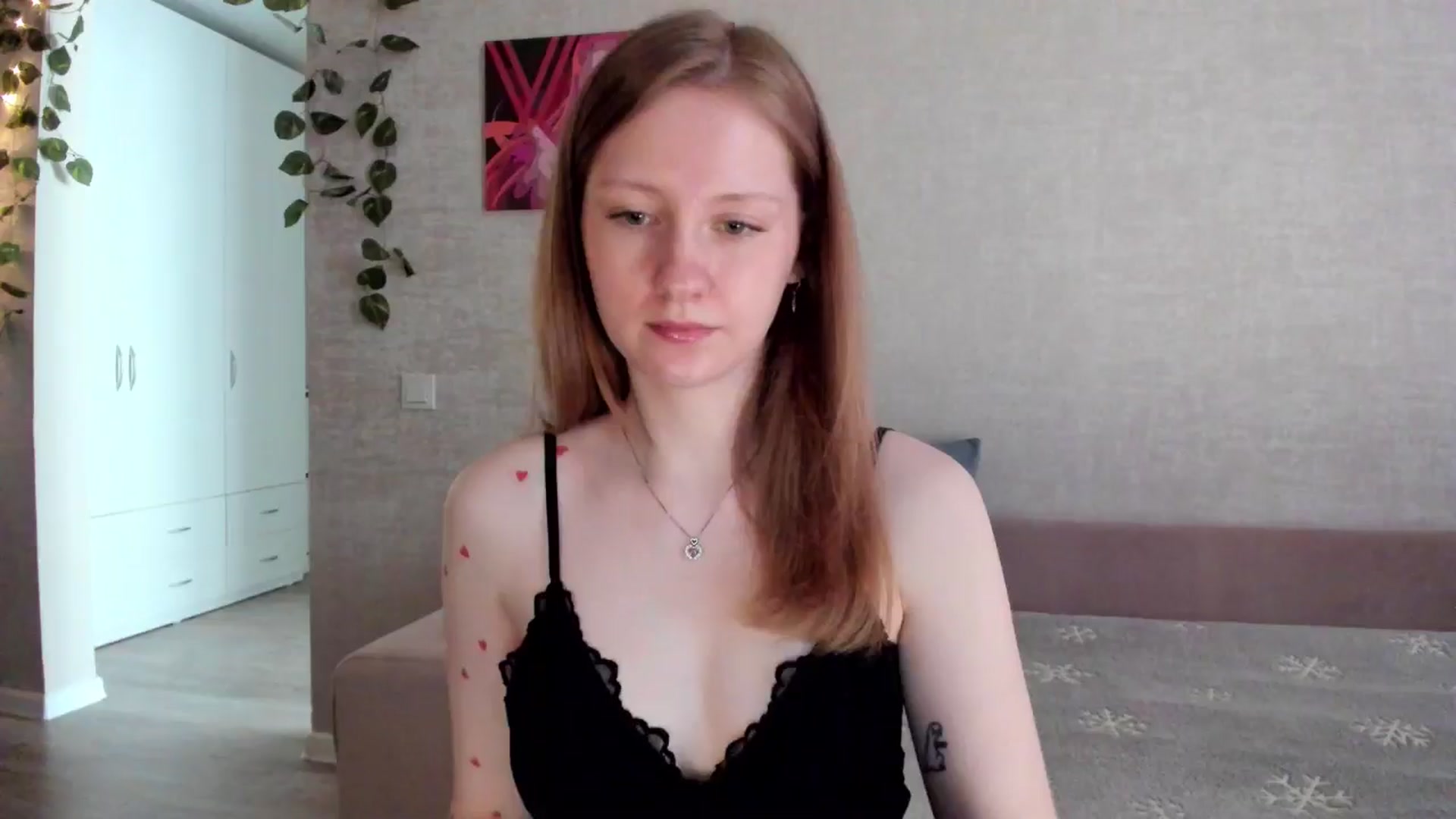 Gallery image thumbnail from girlyAlicey's myfreecams stream on, 05/20/2025, 04:20 image 13 of 20