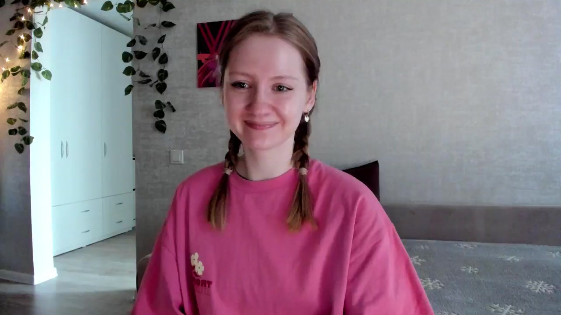 Gallery image thumbnail from girlyAlicey's myfreecams stream on, 05/24/2025, 03:49 image 16 of 20
