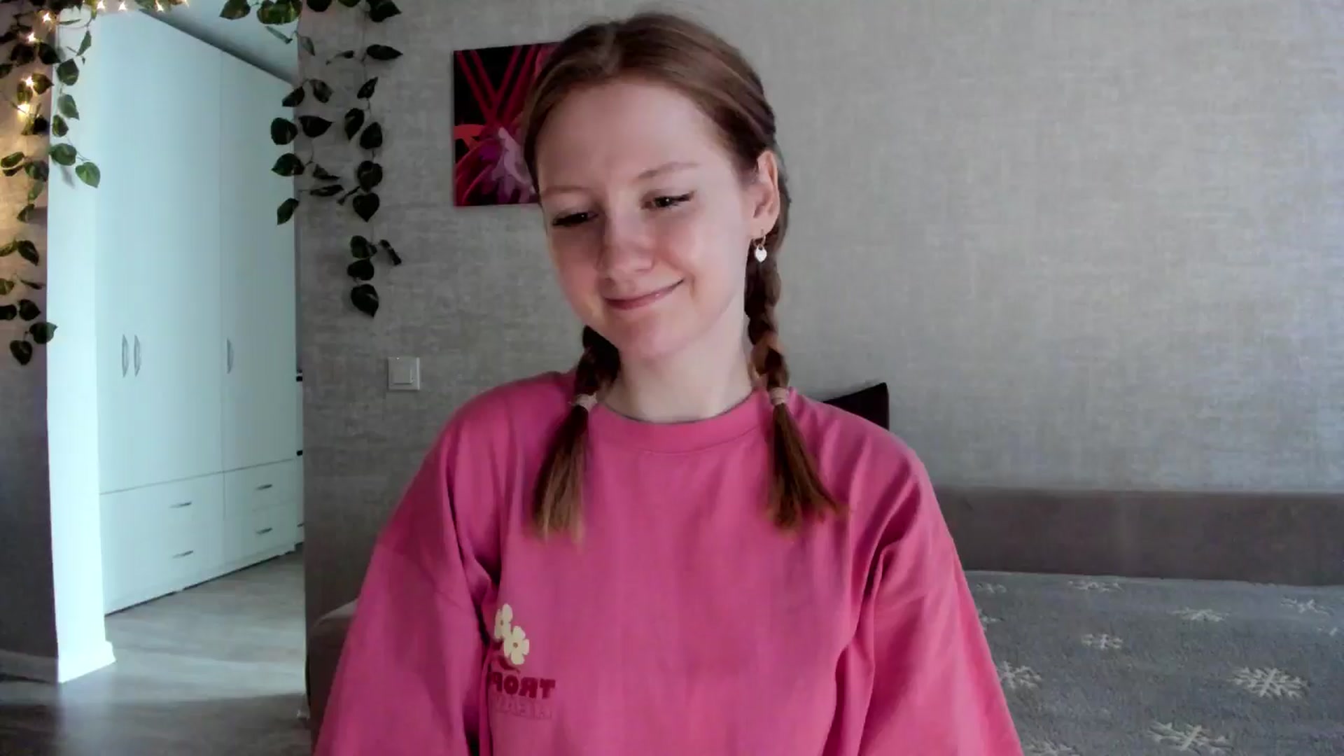 Gallery image thumbnail from girlyAlicey's myfreecams stream on, 05/24/2025, 03:49 image 7 of 20